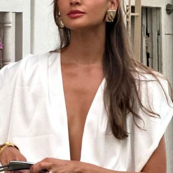 White oversized flowy top - Picture 2 of 7